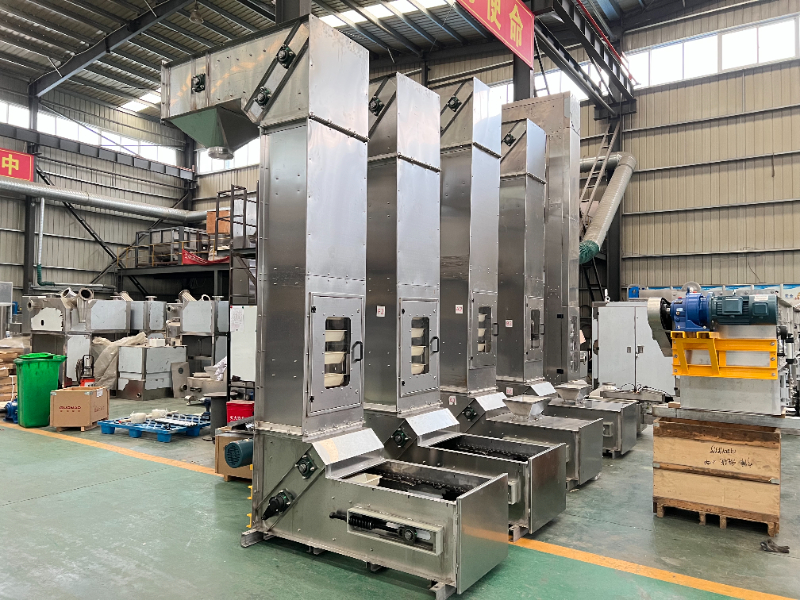 5臺Z型斗式提升機(jī)裝車發(fā)貨！